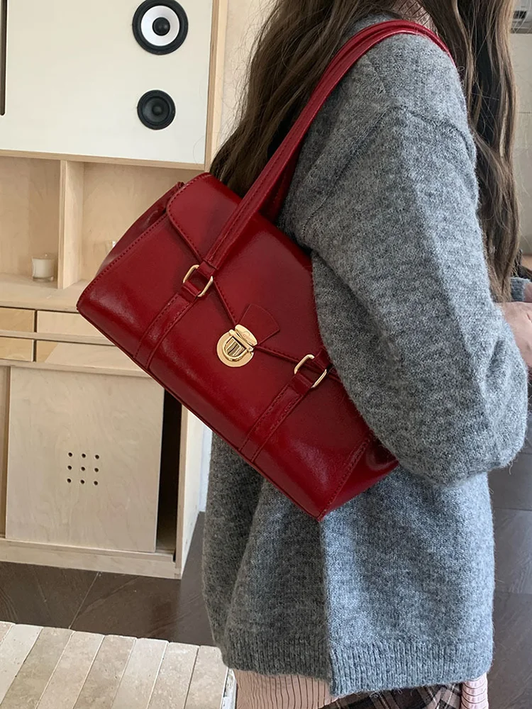 French Niche Light Luxury Bag for Women 2026 New Popular Item, High-end Sense Shoulder Bag, Retro Versatile Armpit Stick Bag