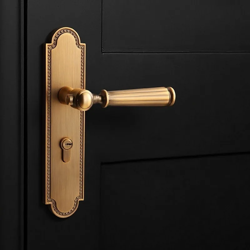 

Integrated Bedroom Door Lock, Indoor Door Handle, Silent Magnetic Attraction, Retro Yellow Antique Brass Door Lock.