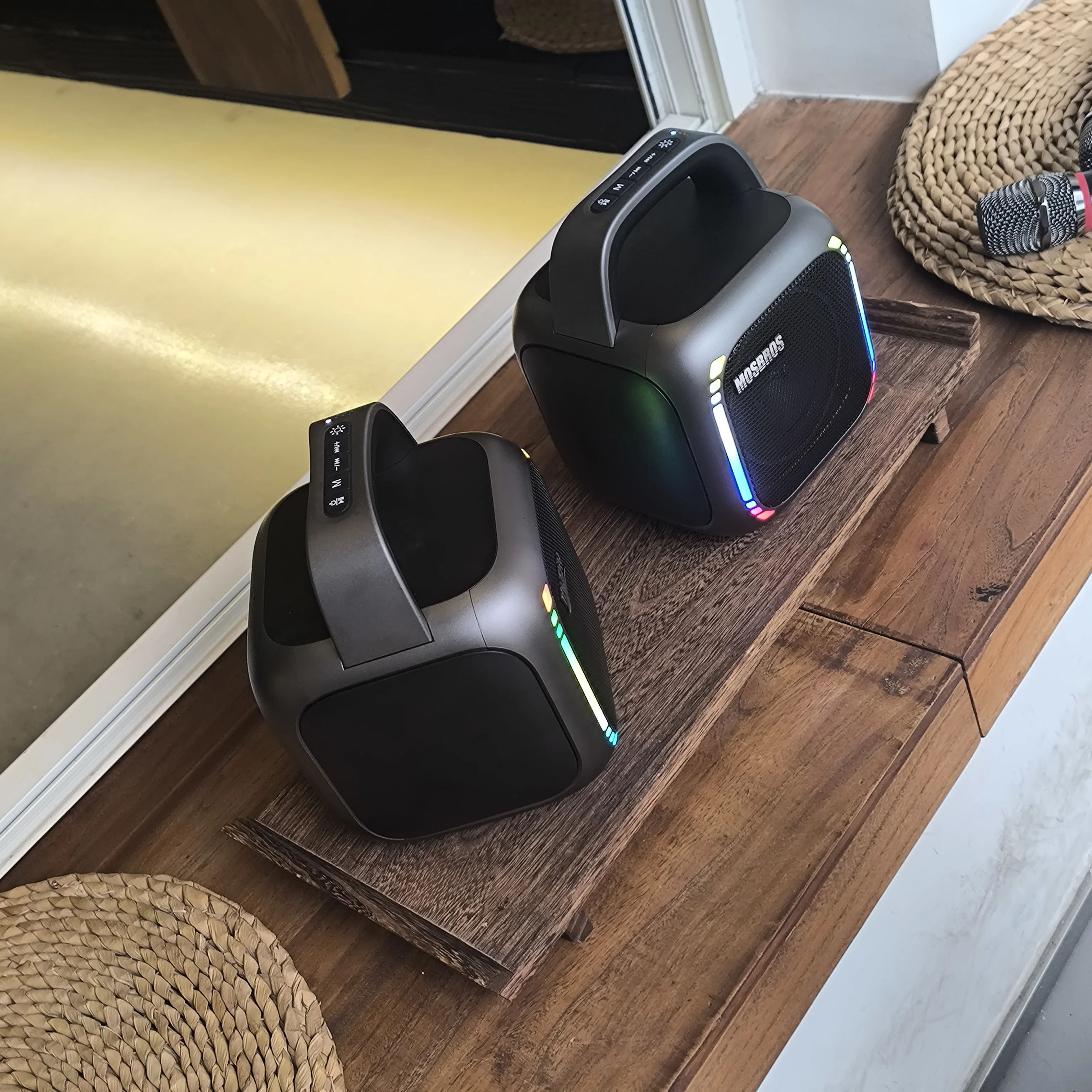 Przenośny głośnik karaoke Bluetooth Karabox, bezprzewodowy głośnik do użytku domowego i na zewnątrz, z dwoma bezprzewodowymi mikrofonami, BT 5.3