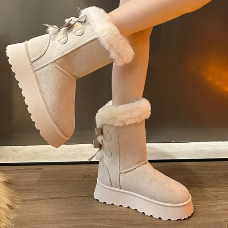 العلامة التجارية مصمم 2025 موضة جديدة بلون الجلد المدبوغ المرأة النعال الشتاء عالية الجودة المنزل الدافئة المرأة أحذية الثلوج بيع
