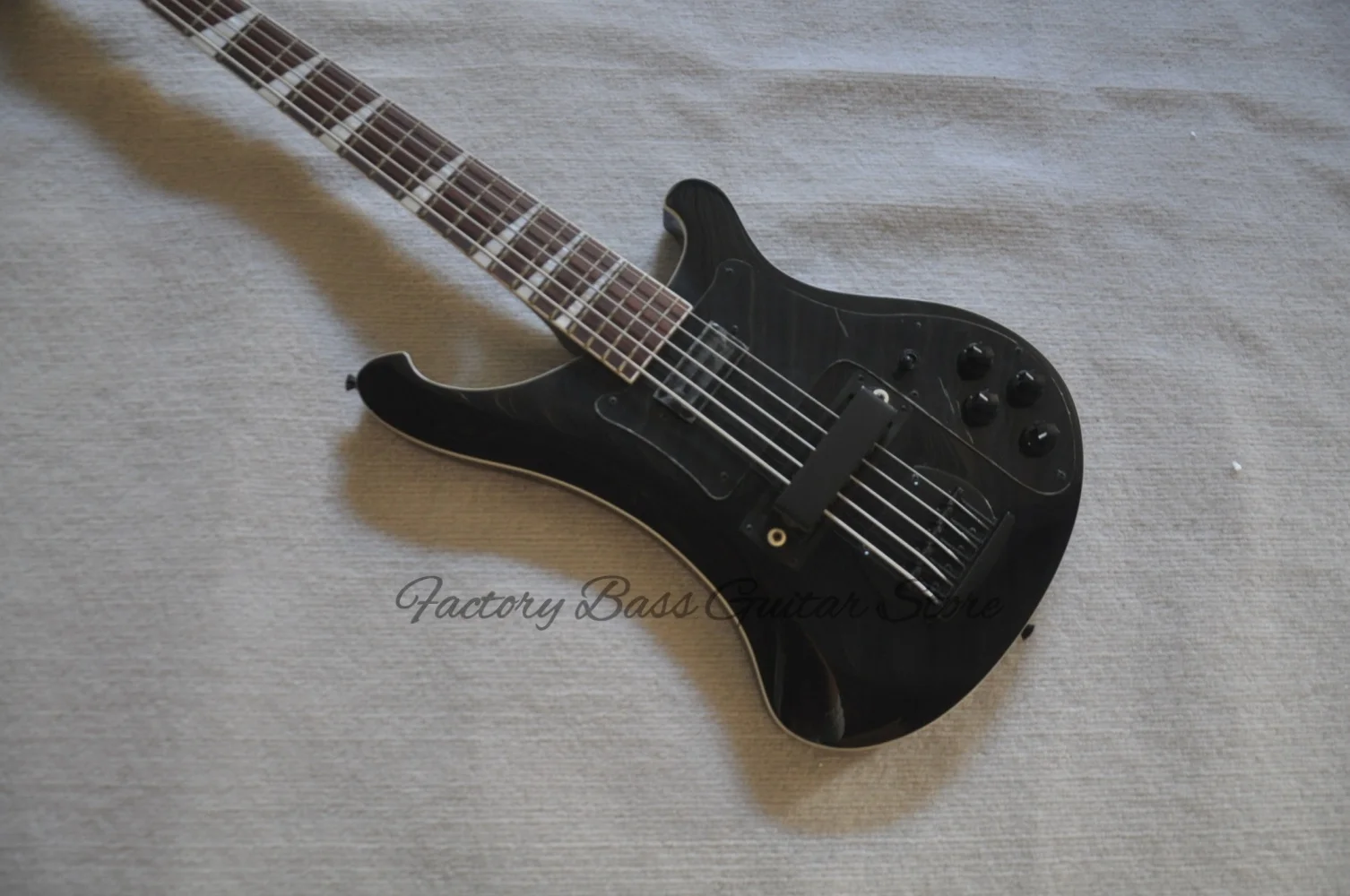 Classic black bass guitar, 5-string bass, fixed bridge, solid wood body, maple neck, black hardware, customizable
