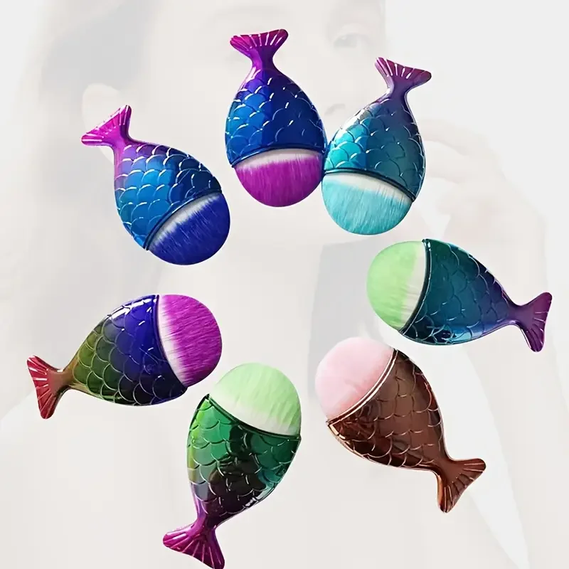 1 hermoso pincel de maquillaje de cola de pez, cerdas de poliéster, mango de ABS, adecuado para todo tipo de piel, herramienta de maquillaje de varita mágica