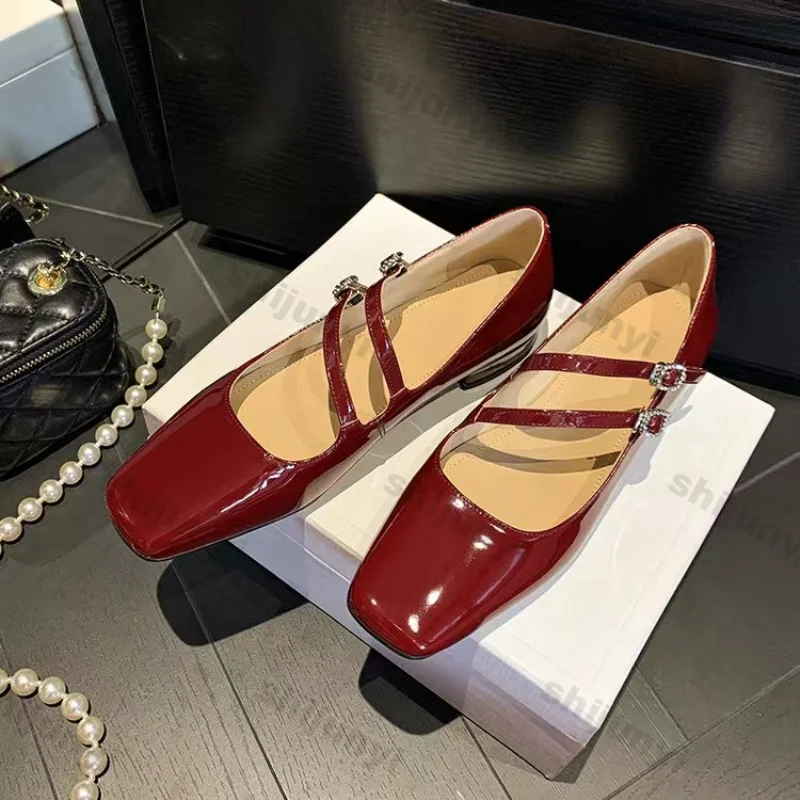 Zapatos planos Allet de color rojo vino con doble hebilla para mujer, zapatos Mary Jane con punta cuadrada de nuevo diseñador, zapato individual informal de suela suave y cómodo para mujer 2025