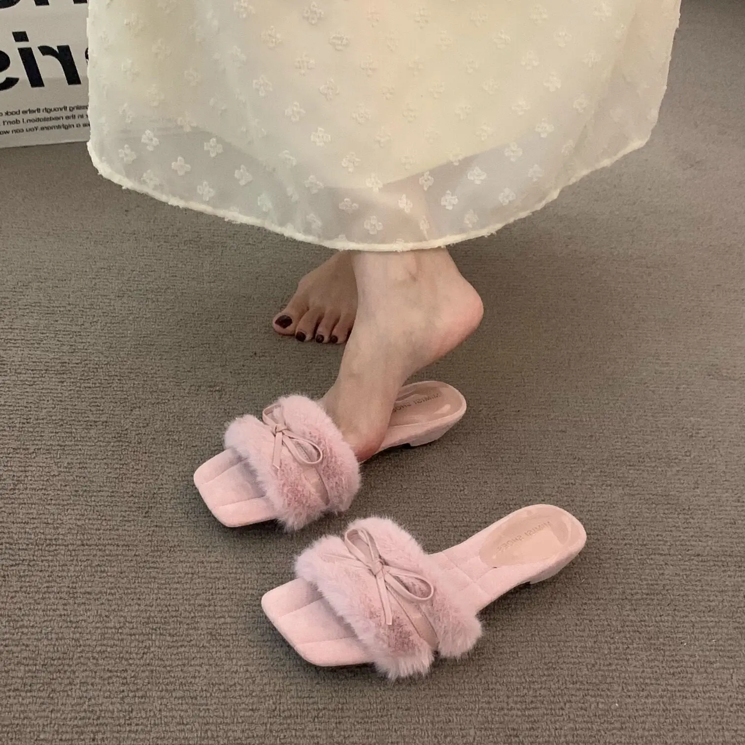 2026 Fur Slippers Women Heel Bow Fur Slides Low Heel Open Toe New Fashion Square Toe Flat