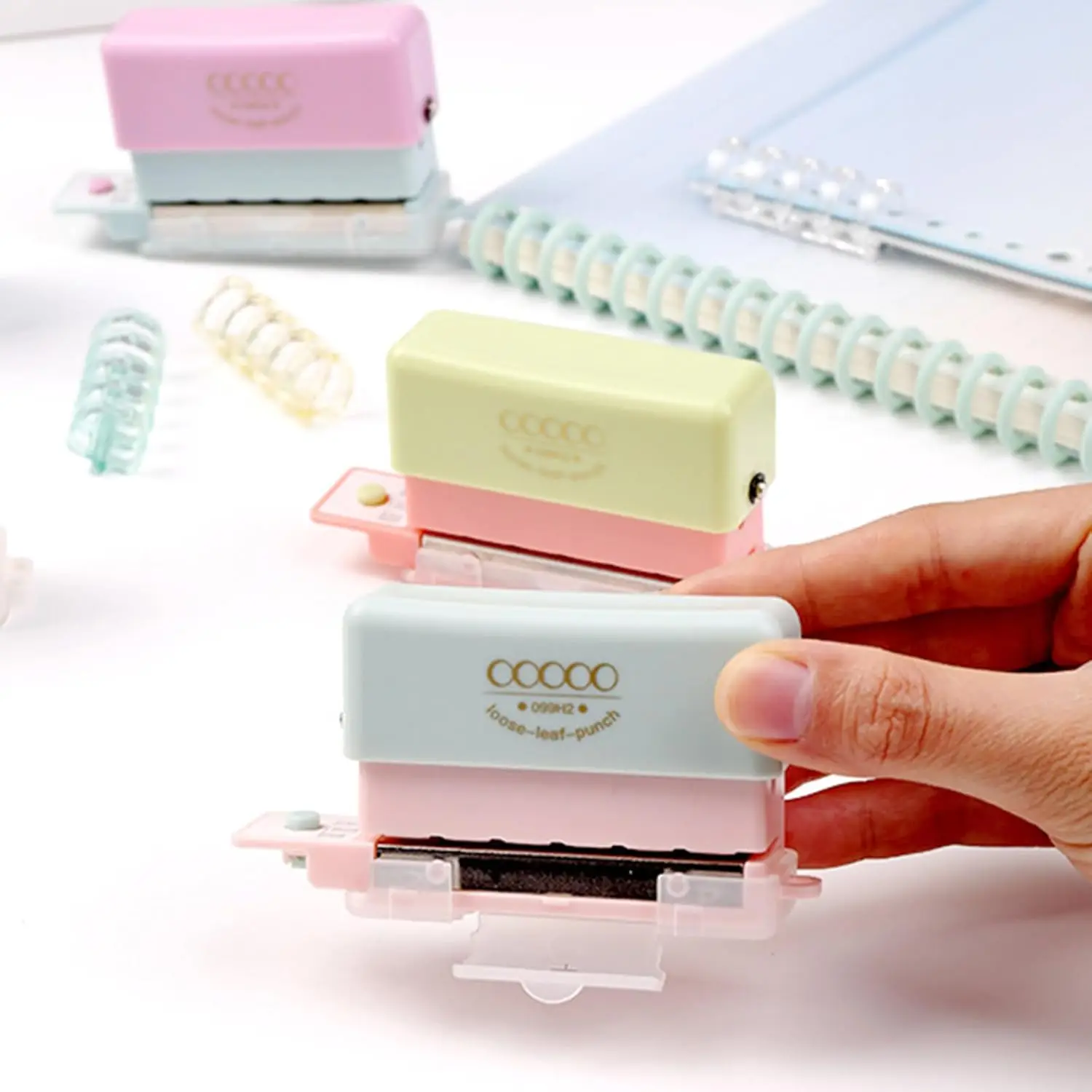 

Дырокол с 5 отверстиями, портативный дырокол для бумаги с несколькими отверстиями, подходит для переплета бумаги формата А4, организации офисных документов и поделок.