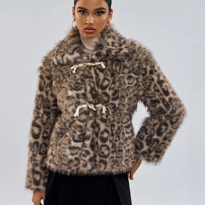 ملابس خارجية معاطف قطيفة دافئة من الفرو الصناعي ملابس علوية ليوبارد 2025 سترة نسائية شتوية بتصميم عتيق وأكمام طويلة من الصوف الصناعي #4