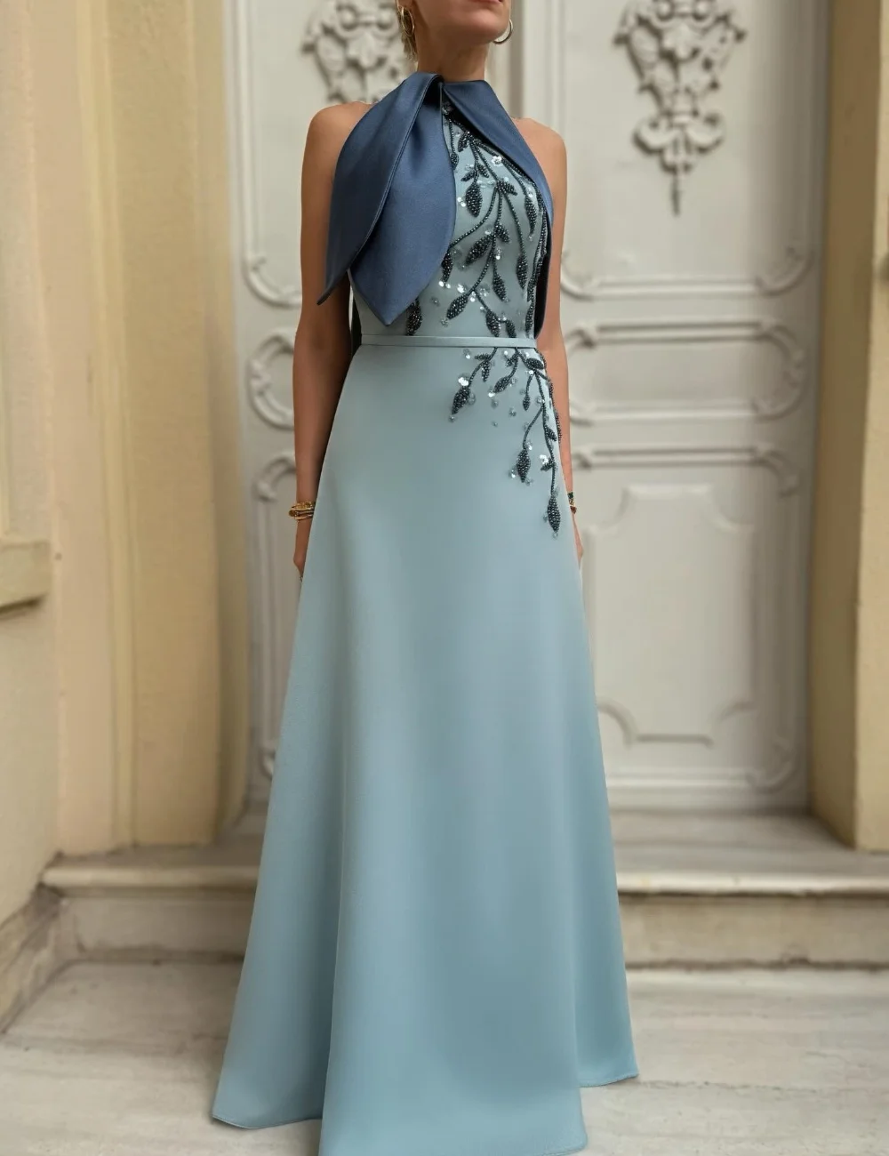 

Customized Matching Charmeuse Sequined Pleat Pattern A-line Halter Long Quinceanera Luxury Party Dresses High Quality