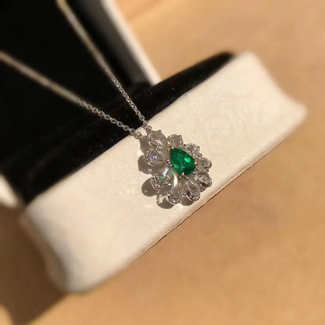 

2022 NEW Delicate Emerald Flower Pendant Necklace For Women Water Drop Pear Shape Full Diamond Anniversary Party Gift Jewelry