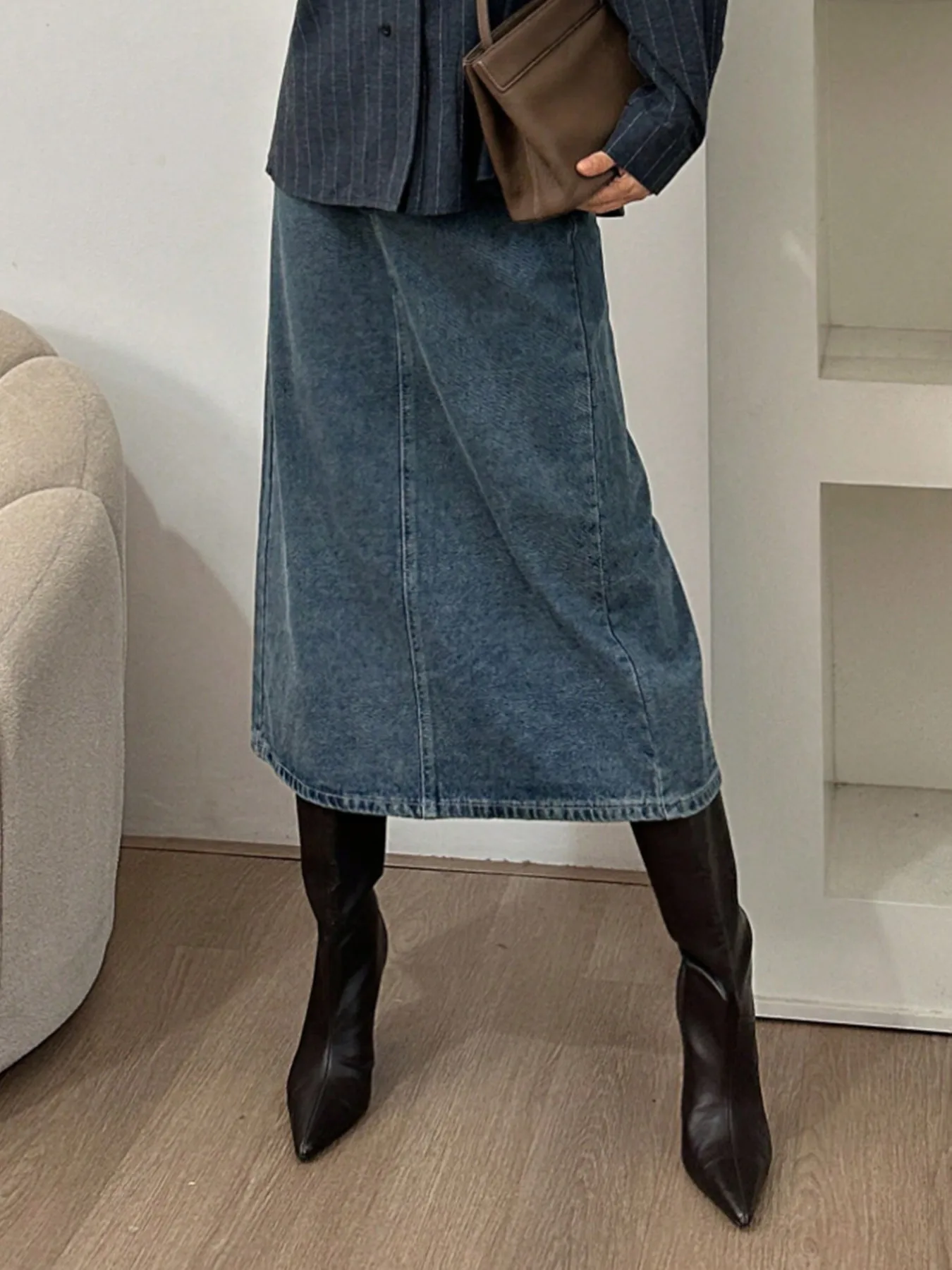 Simple Vintage High Waist Denim Skirts Temperament Women A-Line Slit Design Mid-Length Skirt 2026 New Trend Versatile Jean Skirt