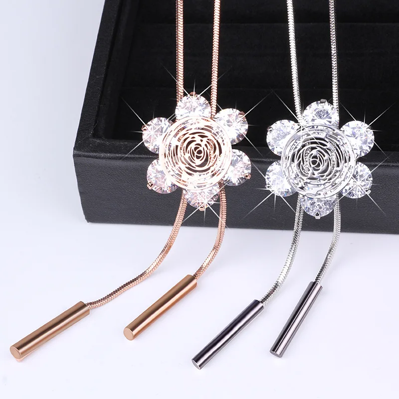 

Trendy artificial crystal flower long necklace, fashionable and versatile sweater chain
