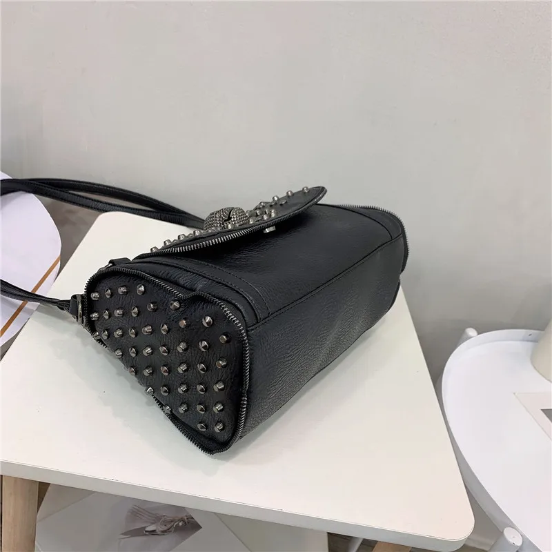 Punk Design Women Shoulder Bag High Quality Pu Leather Crossbody Bag Zipper woman Handbag Rivet Skull ladies Tote Purse black