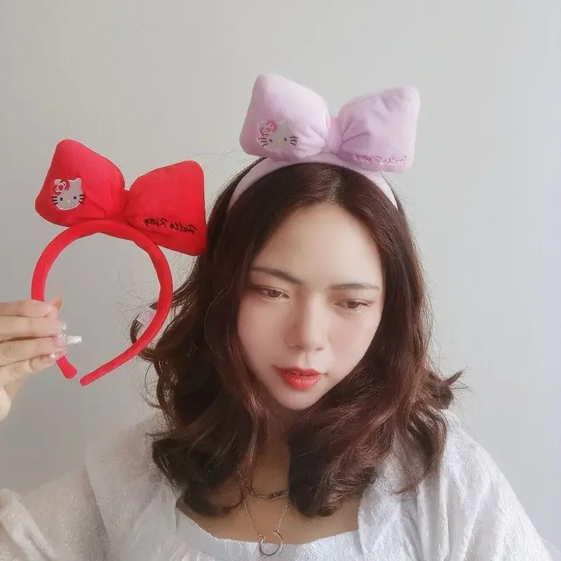 

Плюшевая повязка на голову Hello Kitty, милая повязка на голову для мытья лица, милый и нескользящий бант, аксессуары для волос для девочек, детская заколка для волос