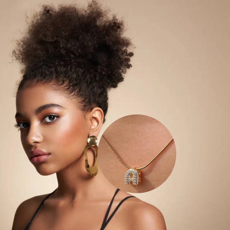 2025 جديد 26 حرف الإنجليزية قلادة صغيرة ولطيفة جميع الحروف الماسية + 18 كيلو صندوق ذهبي سلسلة قلادة بحرف سلسلة الترقوة fashiona