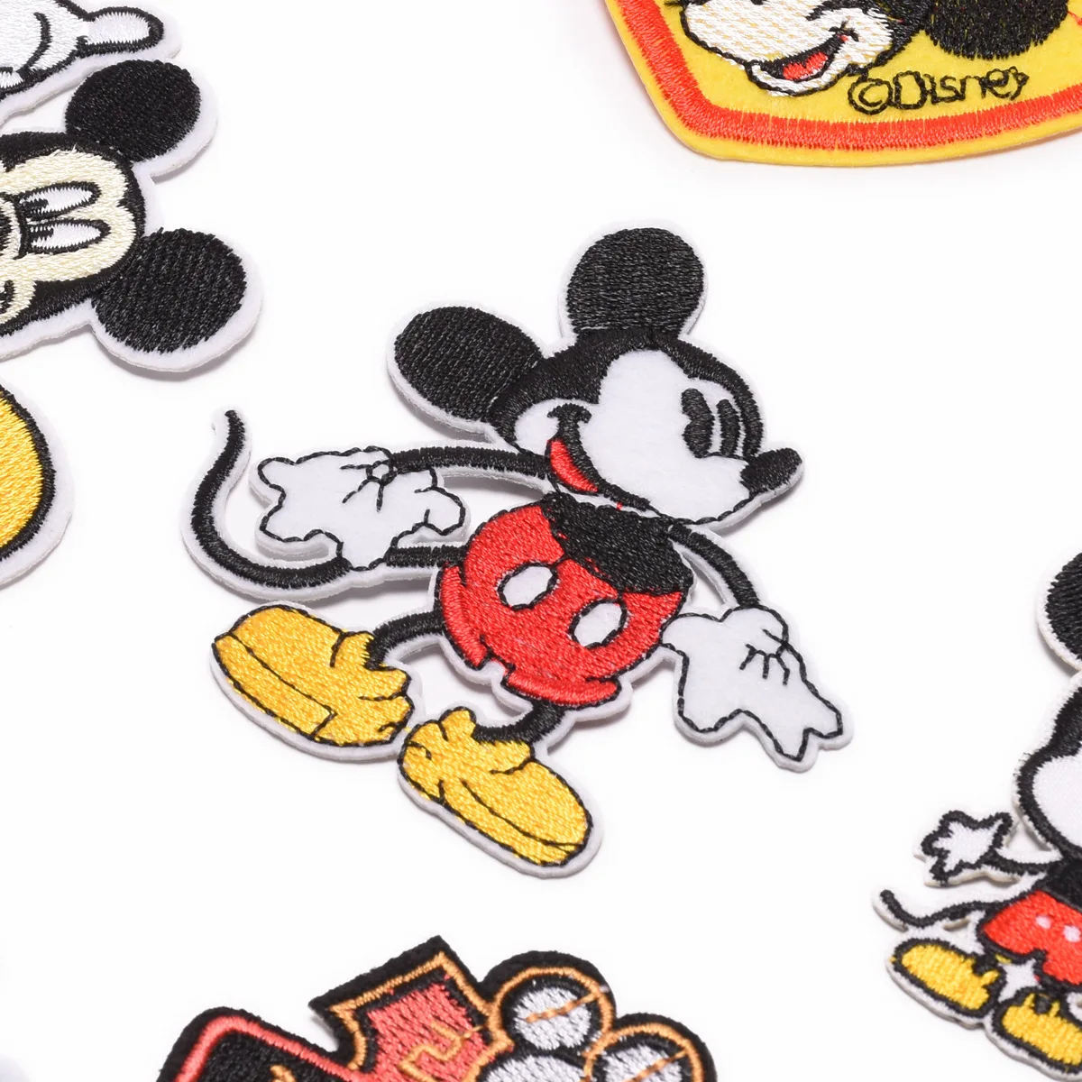 39 szt. Myszka Mickey naszywki Minnie DIY odzież Disney Iron na haftowane naszywki do szycia dziecięca aplikacja do dekoracja ubrań