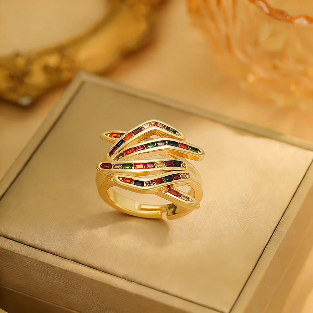 New European and American Fashion Classic Hip Hop Style Copper Colored Zircon Embrace Ring Women\'s Gift Jewelry 2024