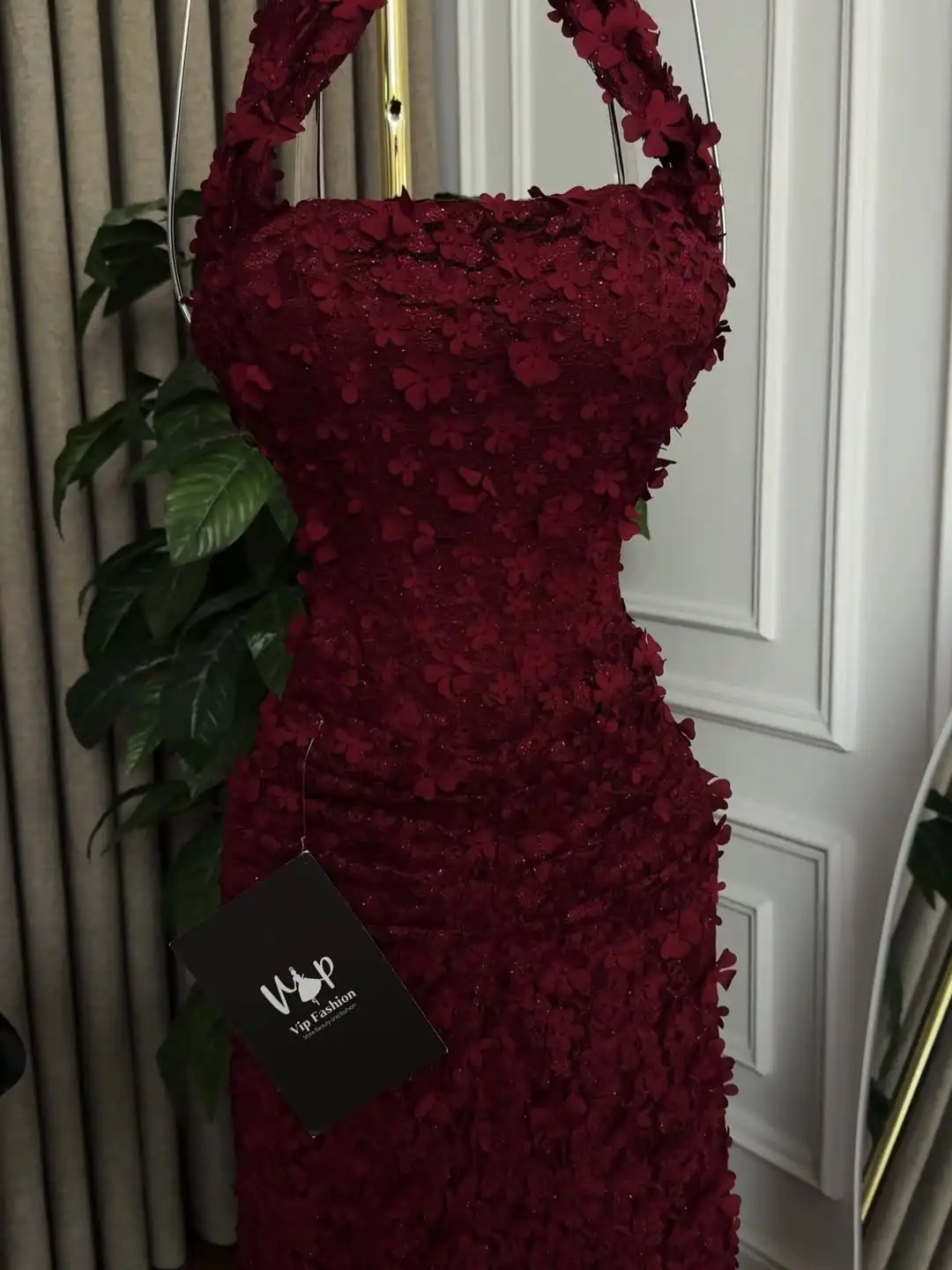 Abito da cerimonia formale da ballo di fine anno con scollo all'americana a sirena di tendenza romantica di lusso con dettagli floreali 3D in vita pieghettata glitterata fino al pavimento