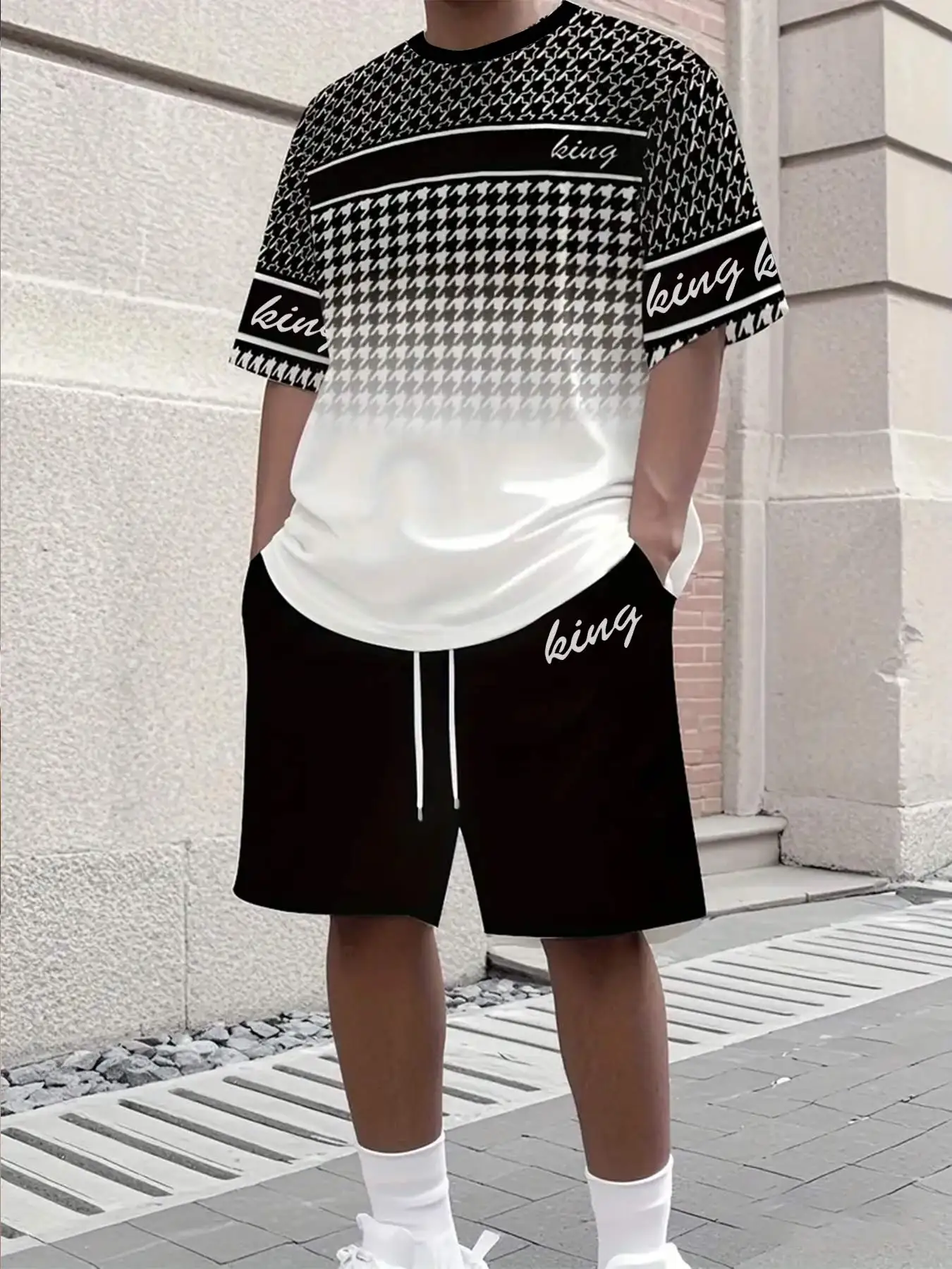 

Men's Gradient Pattern Athletic Drawstring Shorts Casual Short Sleeve Moisture Wicking Outfit Set