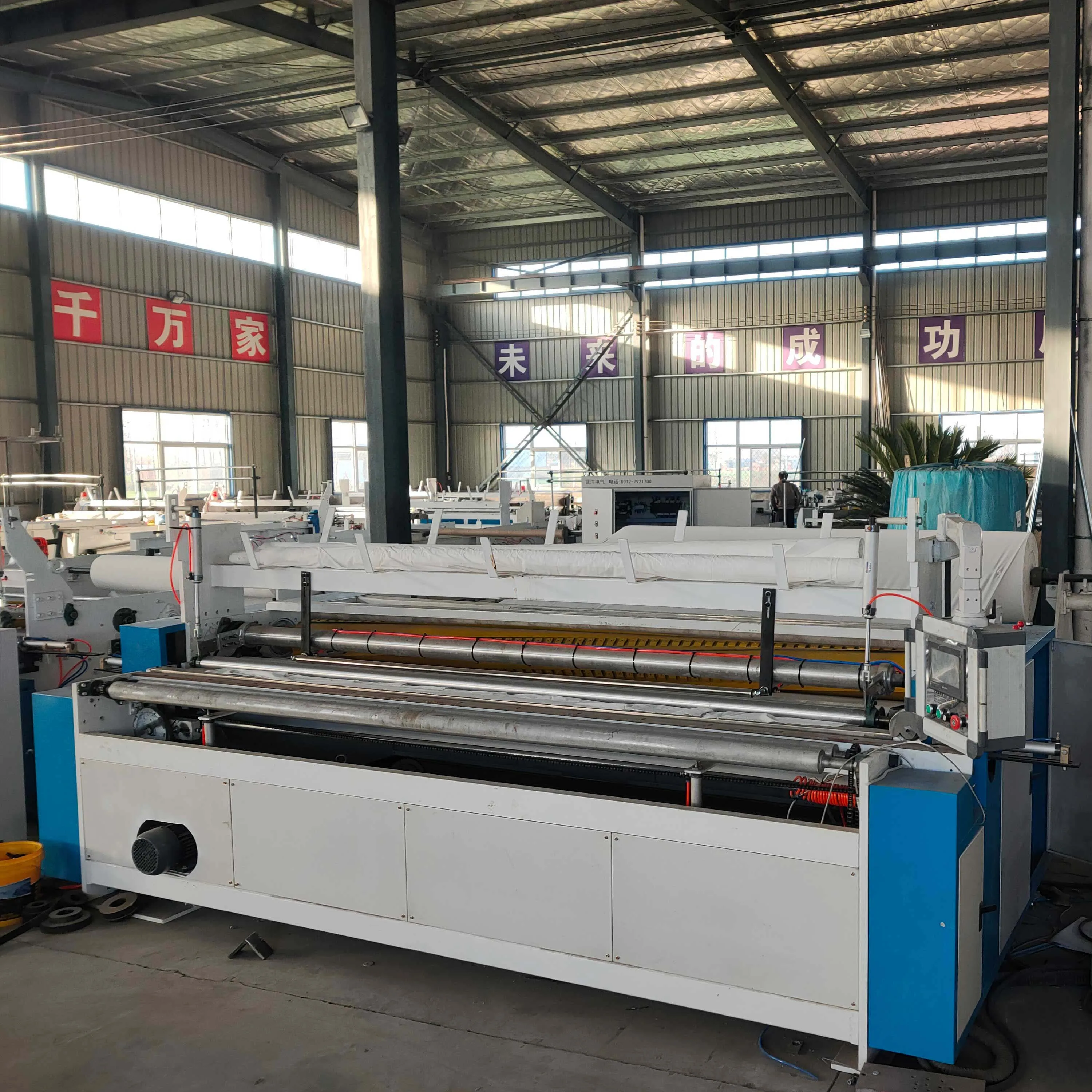 Fully Automatic Toilet Paper Machine Toilet Tissue Rewinding and Cutting Equipment With PLC Control Touchscreen