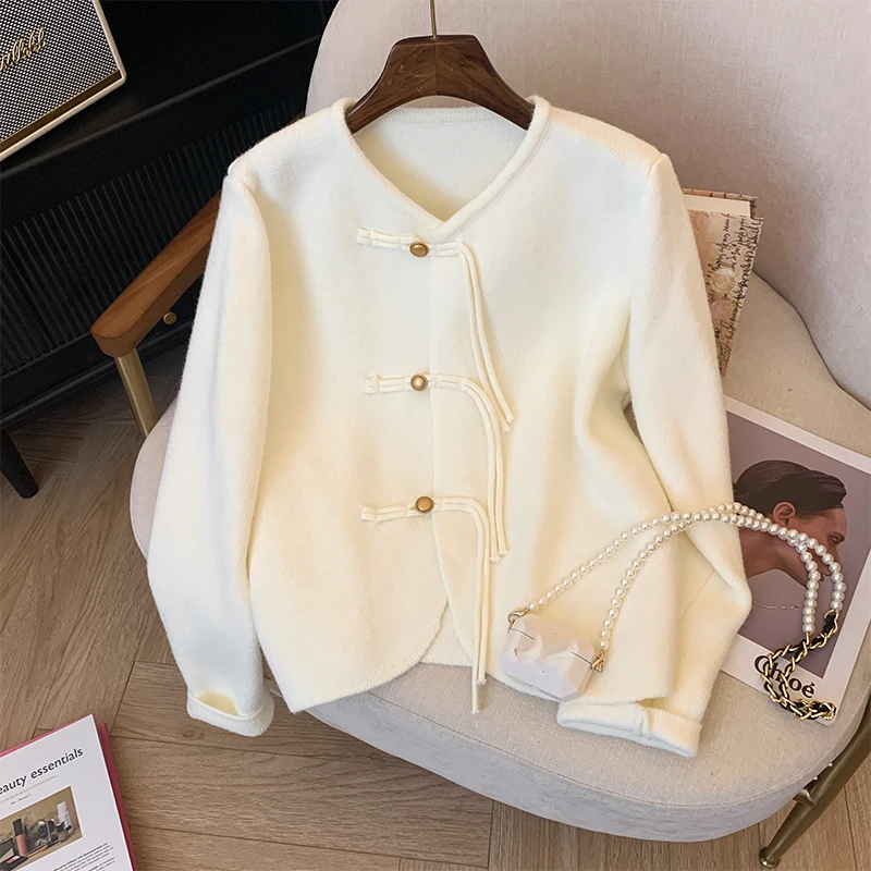 

2024 Women's Autumn White Cardigan Sweater New Winter Warm Sweater lady Y2K Chinese Retro Tassel Buckle Soft Waxy Knitted Jacket