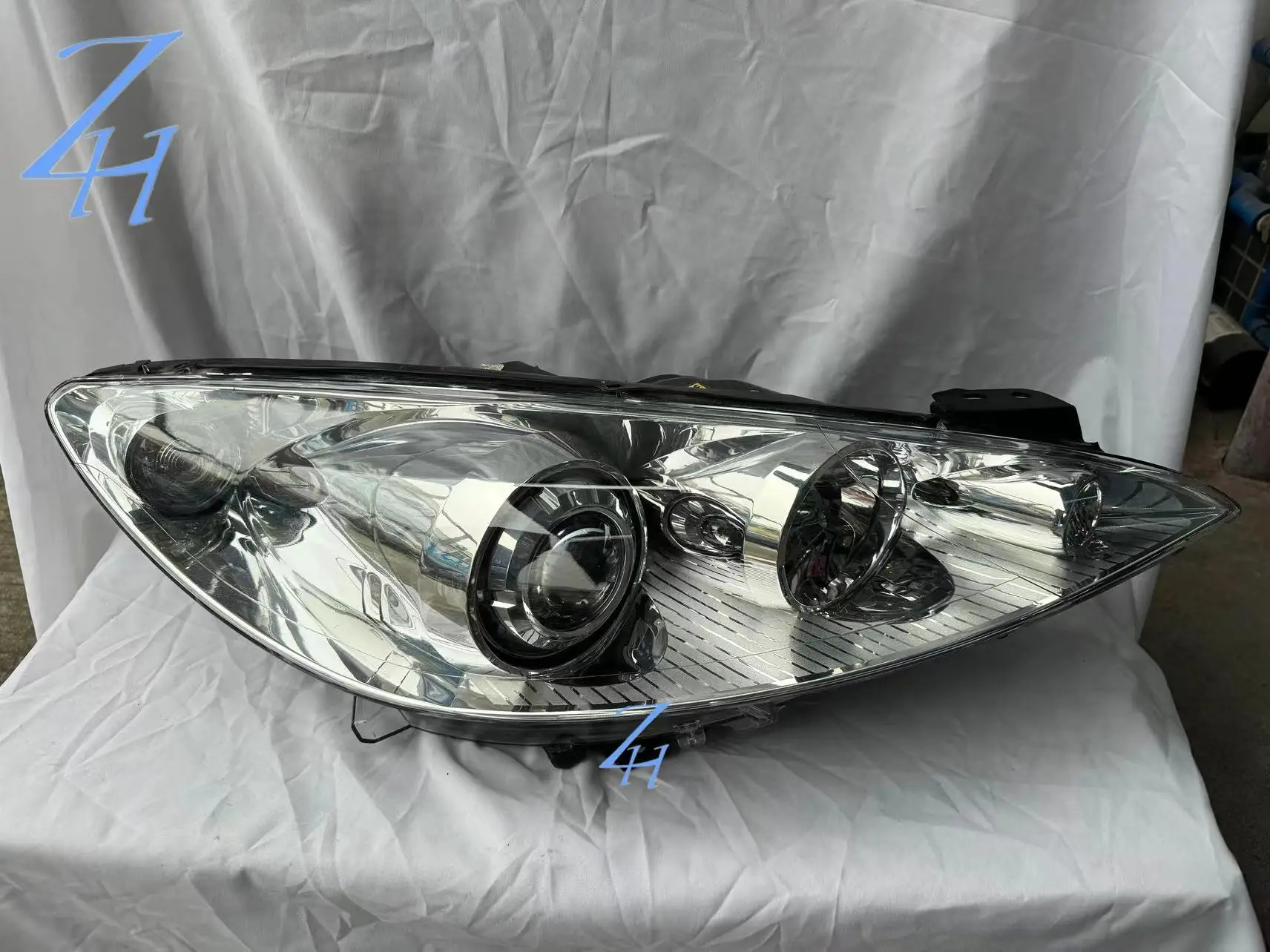 For2010-2013 Dongfeng Peugeot 408 Headlight assembly Qoros 408 auto headlight Original manufacturer 9688575980/9688575880