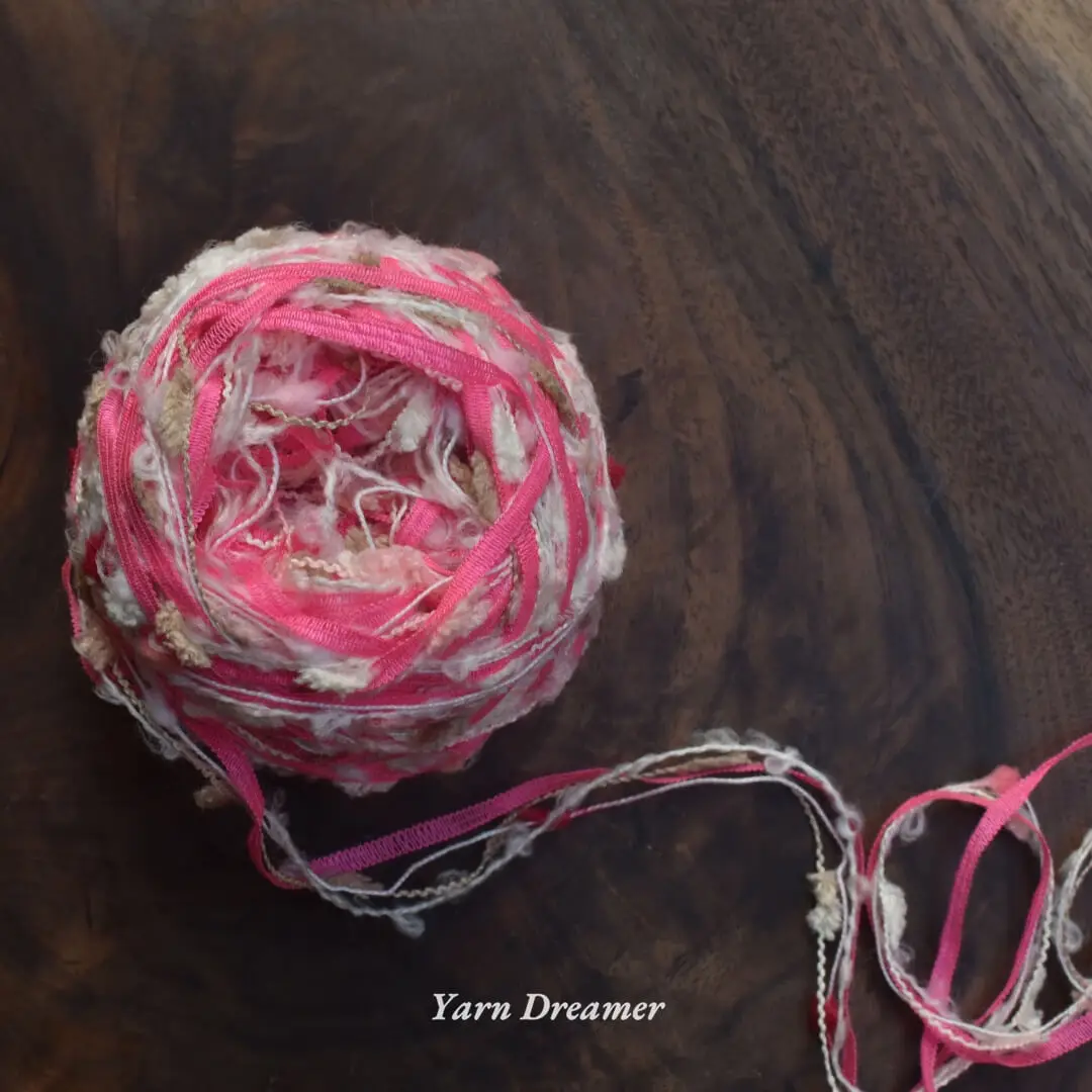 

Mellow Pink Plush Yarn 100g Fancy Crochet Yarn Chunky Puffy Yarn for Knitting and Crochet Thread