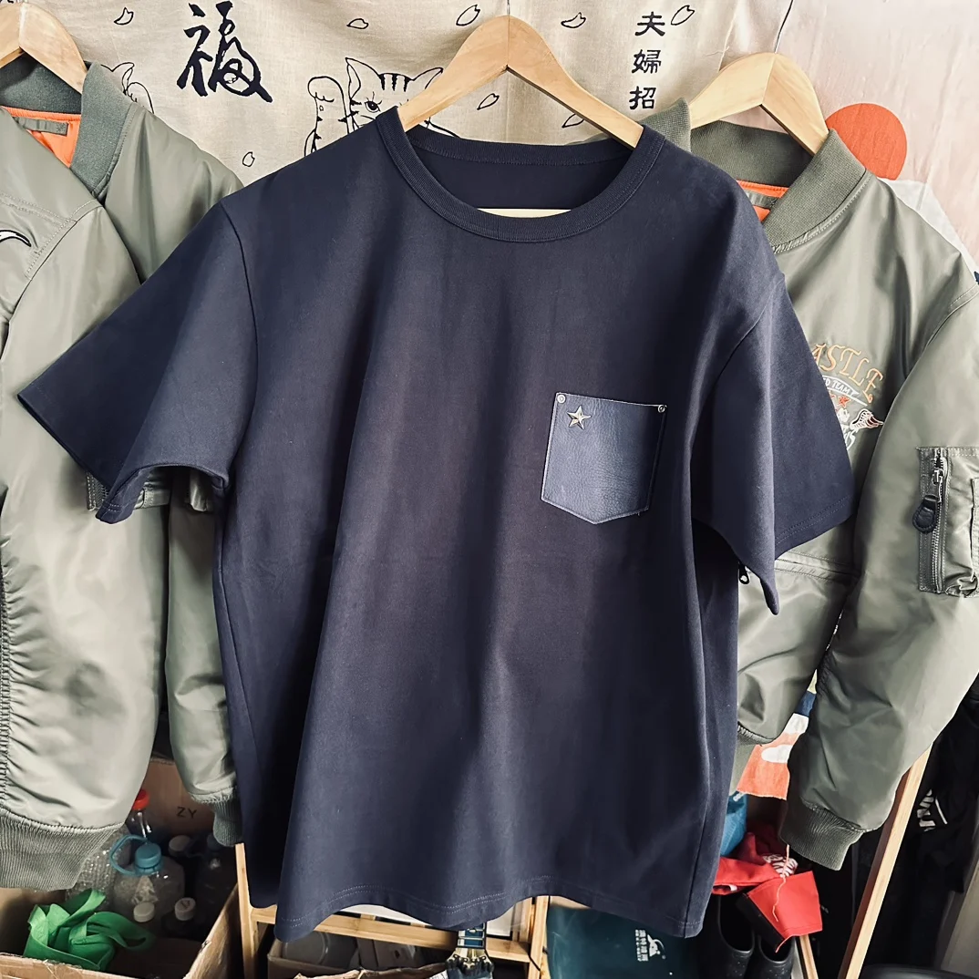 

Мужская летняя футболка с круглым вырезом, с заклепками, замшевыми вставками, коротким рукавом, удобная, хлопковая, моющаяся, с цветными вставками, для городского стиля