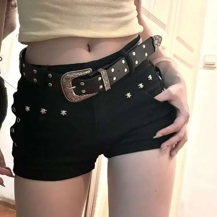 Dark Y2K Hip Hugging Black Pants with Rivets, Denim Shorts with Waistband, Women's Summer Sexy and Spicy Ultra Short Jeans