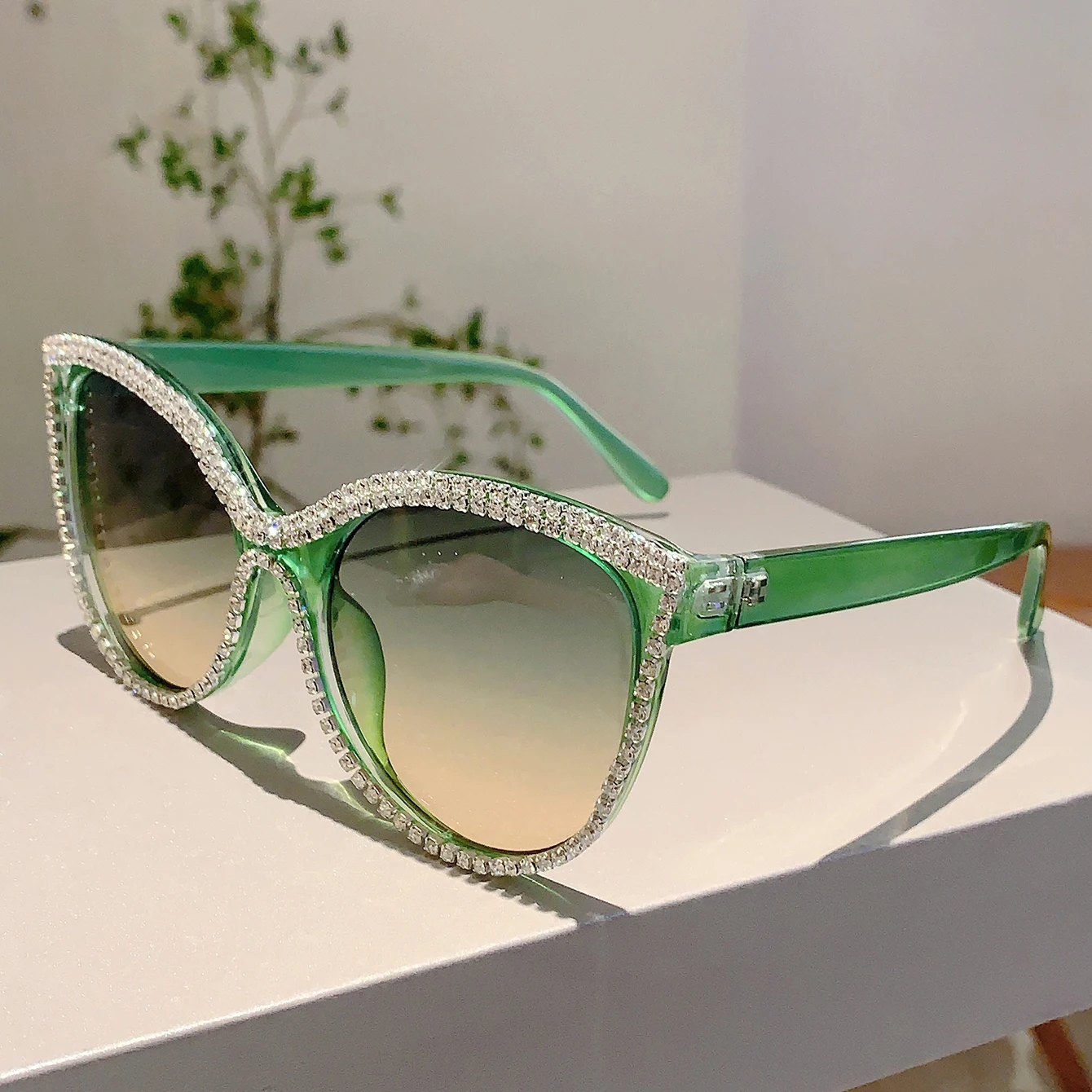 KAMMPT Rhinestone Shine Design Sunglasses Fashion Cat Eye Women Grey Sun Glasses Trendy Decoration Shades for Party