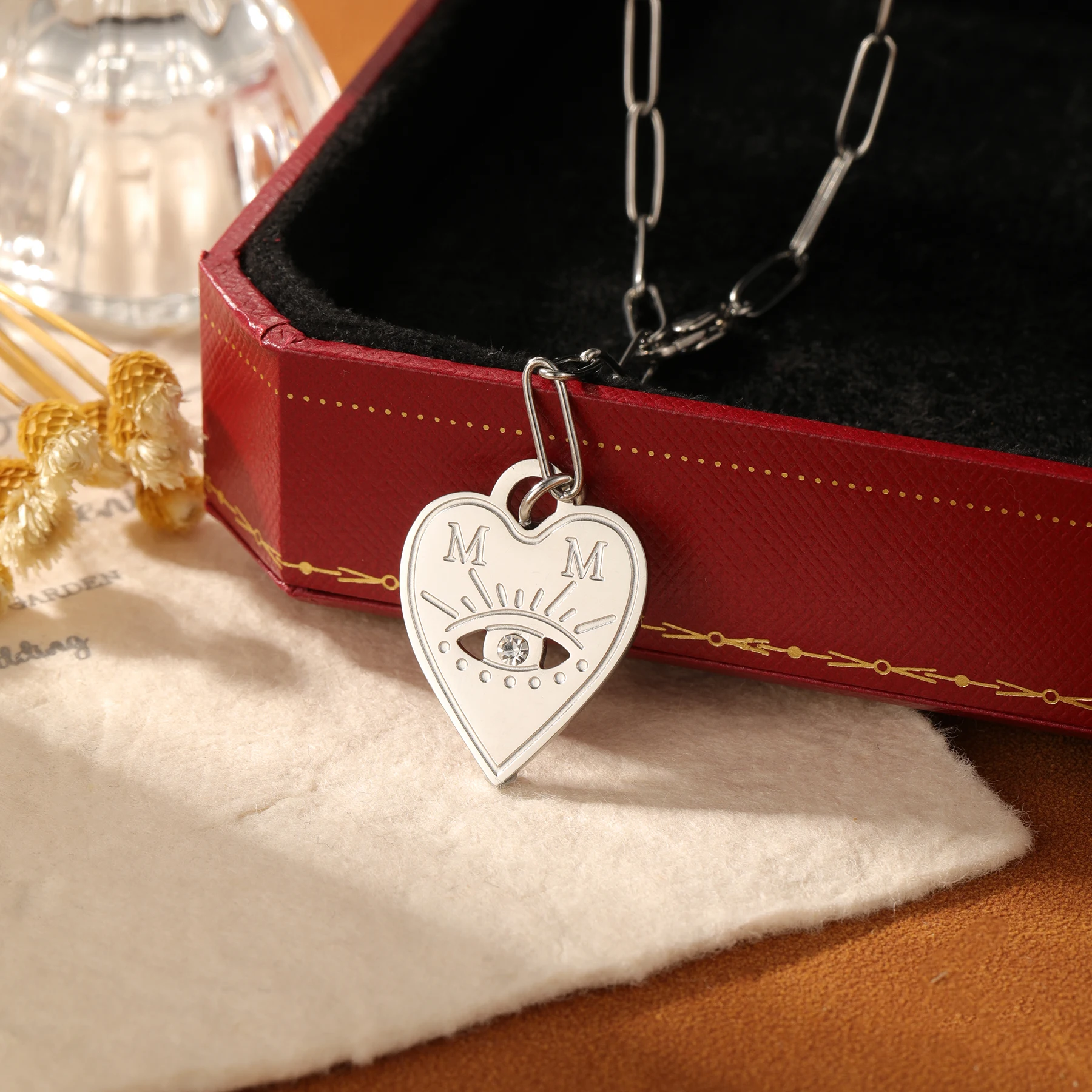 مخصص القلب قلادة الفولاذ المقاوم للصدأ مطلية بالذهب سلسلة مسطحة العين رمز الماس لهجة قلادة بحرف هدية للنساء عيد الميلاد