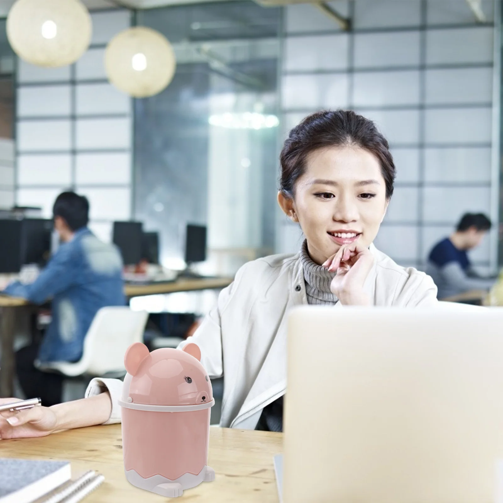 

Mini Garbage Can Desktop Waste Bin Compact Space Saving Clamshell Design Table Dustbin for Home Office Car Mini Garbage Can