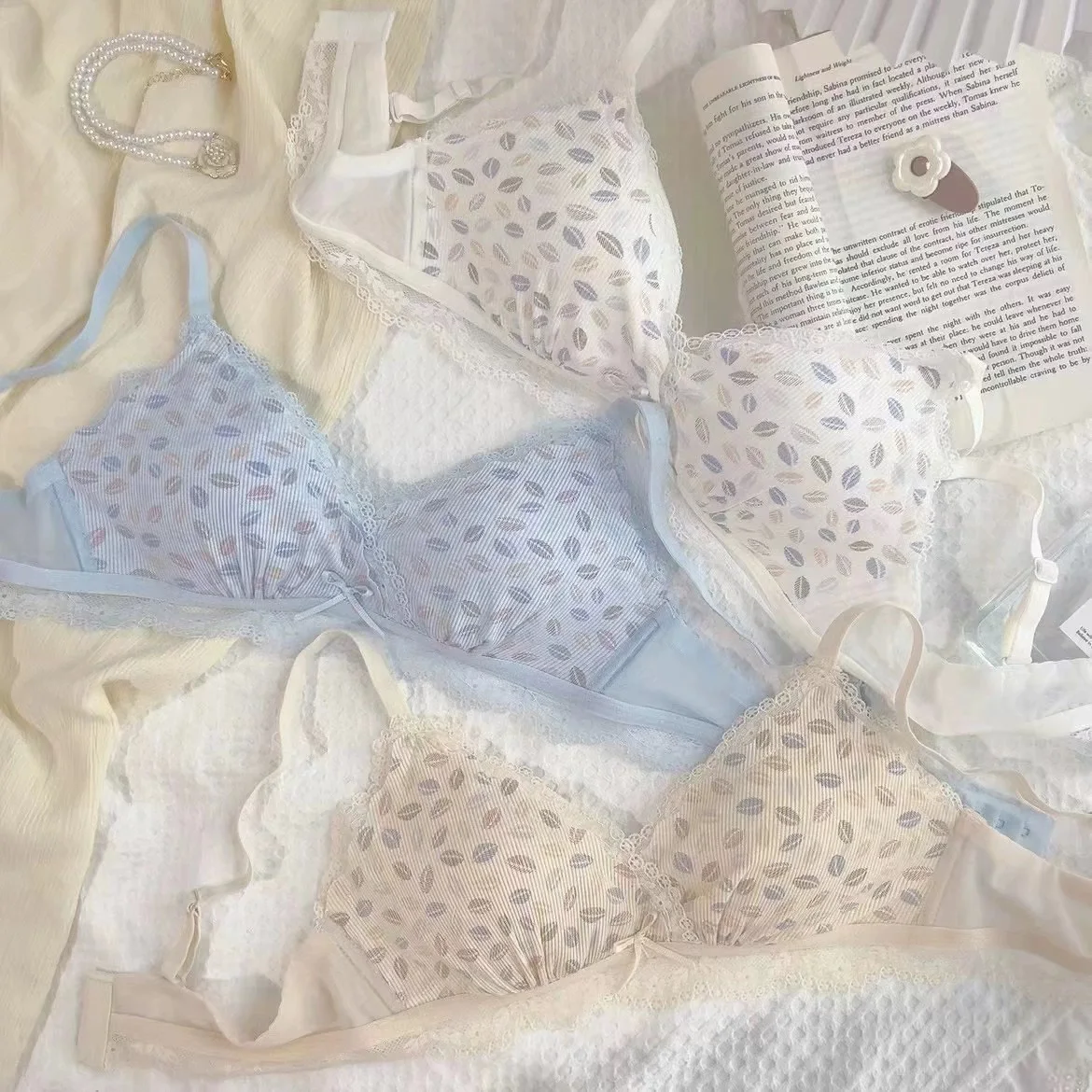 Meisjes Licht Driehoek Cup Ondergoed Zonder Stalen Ring Kant Lingerie Japanse Ademende Verzamelde Zoete Sexy Bh Set