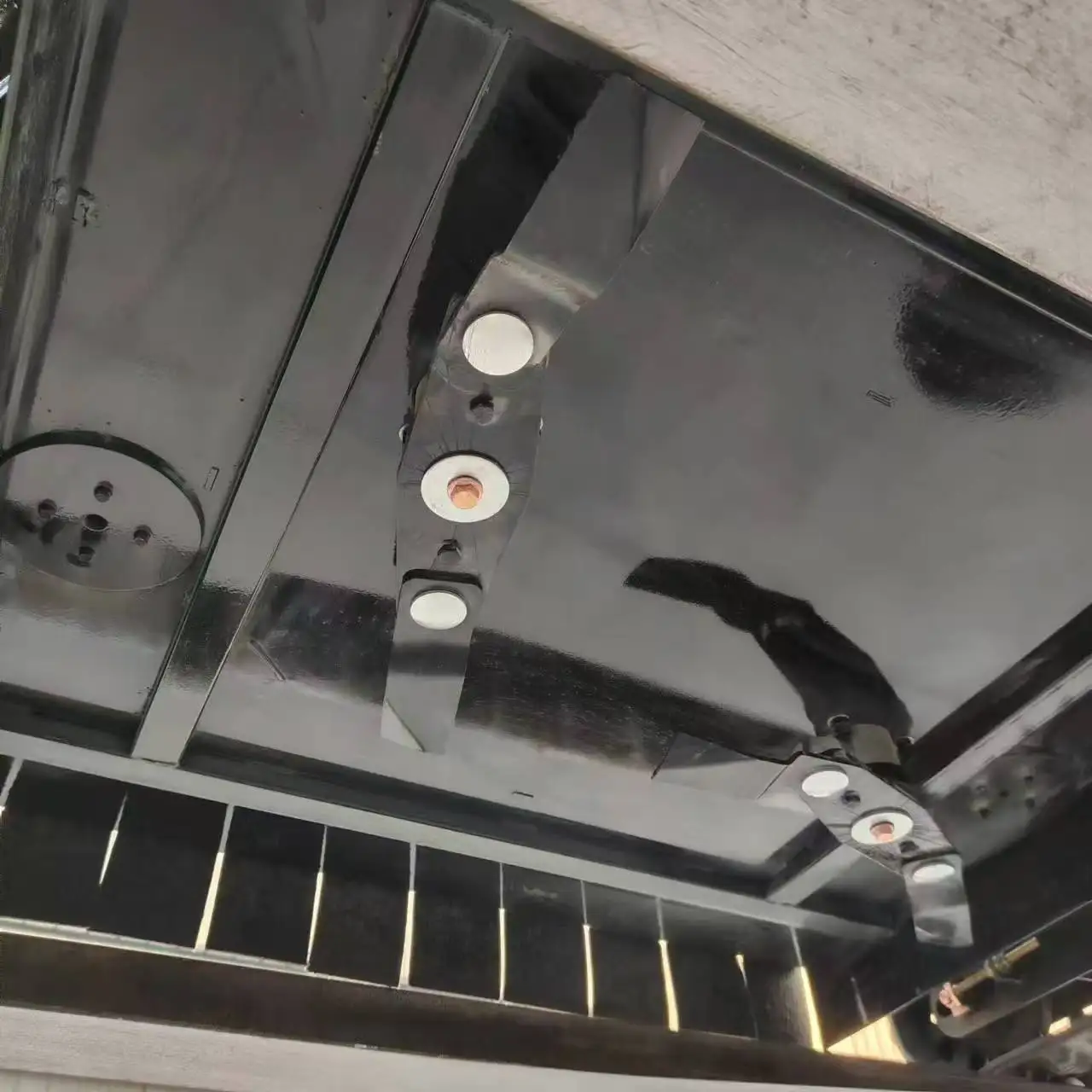 Customized 1000mm Remote Control Lawn Mower 22HP Track Brush Cutter | 55° Slope Climbing Mower Heavy-Duty Hillside Grass Cutter