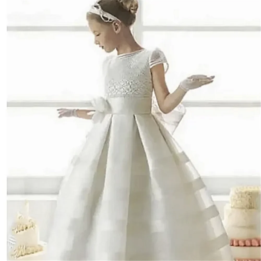 Flower Girls Dress With Bow Elegant First Holy Communion Gowns Jewel Neck Lace Open Back Satin Pageant Dress for Girls