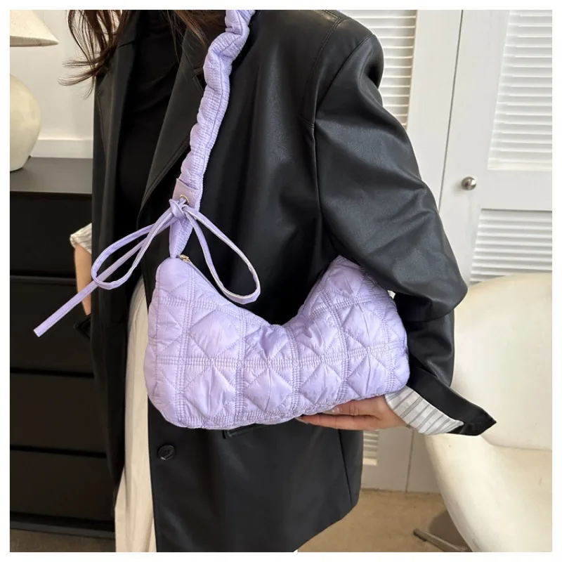 

Large Capacity Shoulder Bag Colored Cloud Pleated Bubble Casual Fashion Shoulder Bag Texture Commuting Women's Shoulder Bag