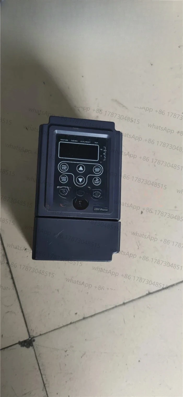

second-hand Inverter CHE100-0R7G-S2 0.75KW 220V in good condition