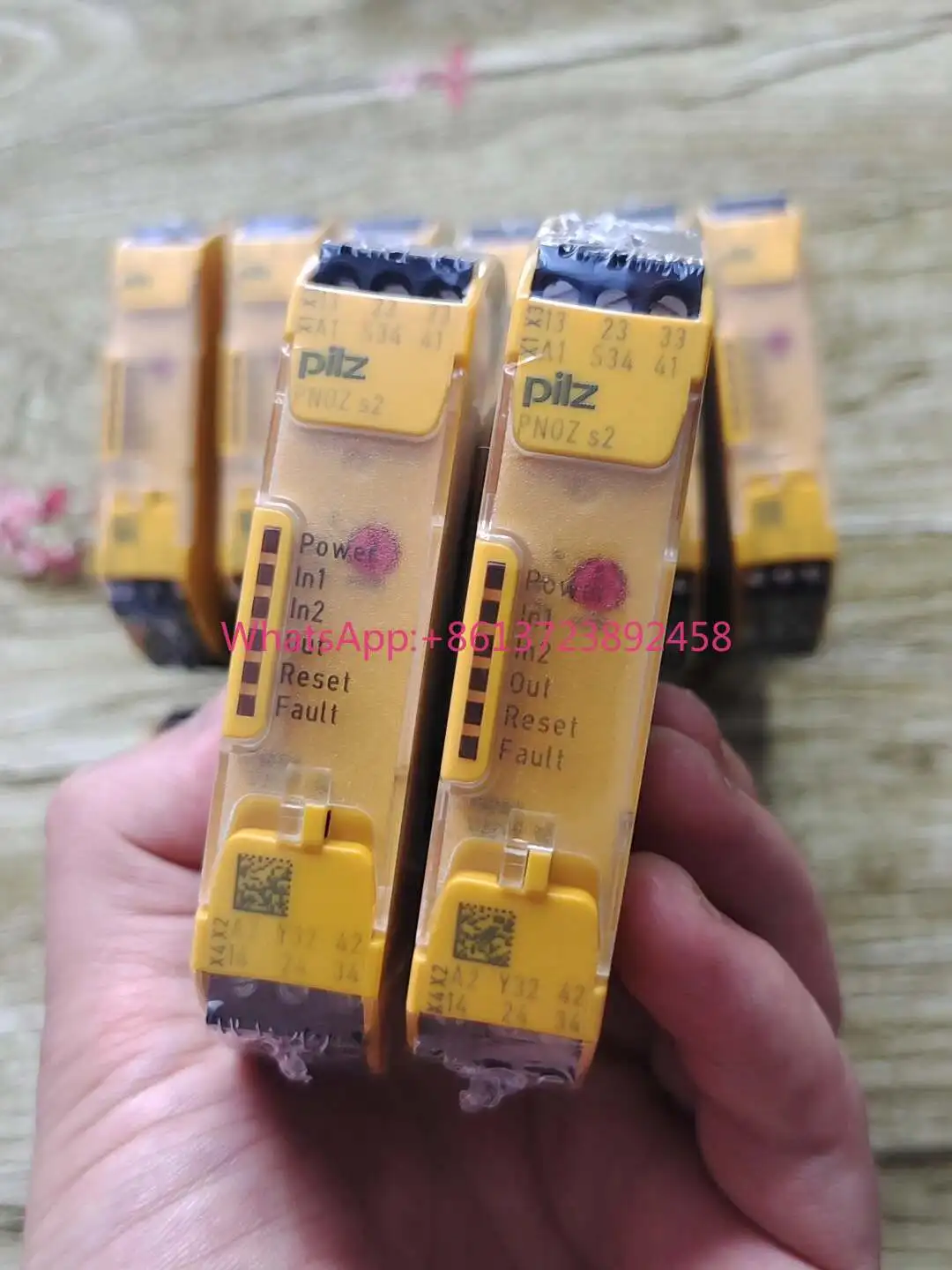 Pilz S2 750102 safety relay Germany original in Stock