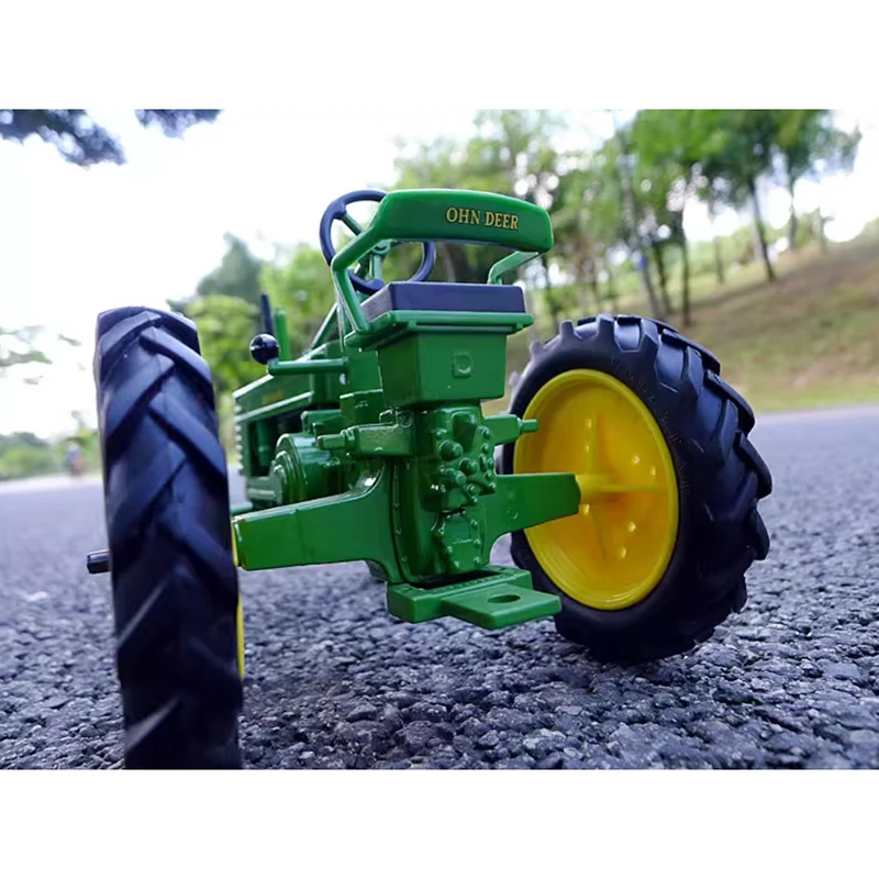 ERTL Diecast 1:16 Scale Tractor Alloy Agricultural Vehicle Model Collection Souvenir Static Display Decoration