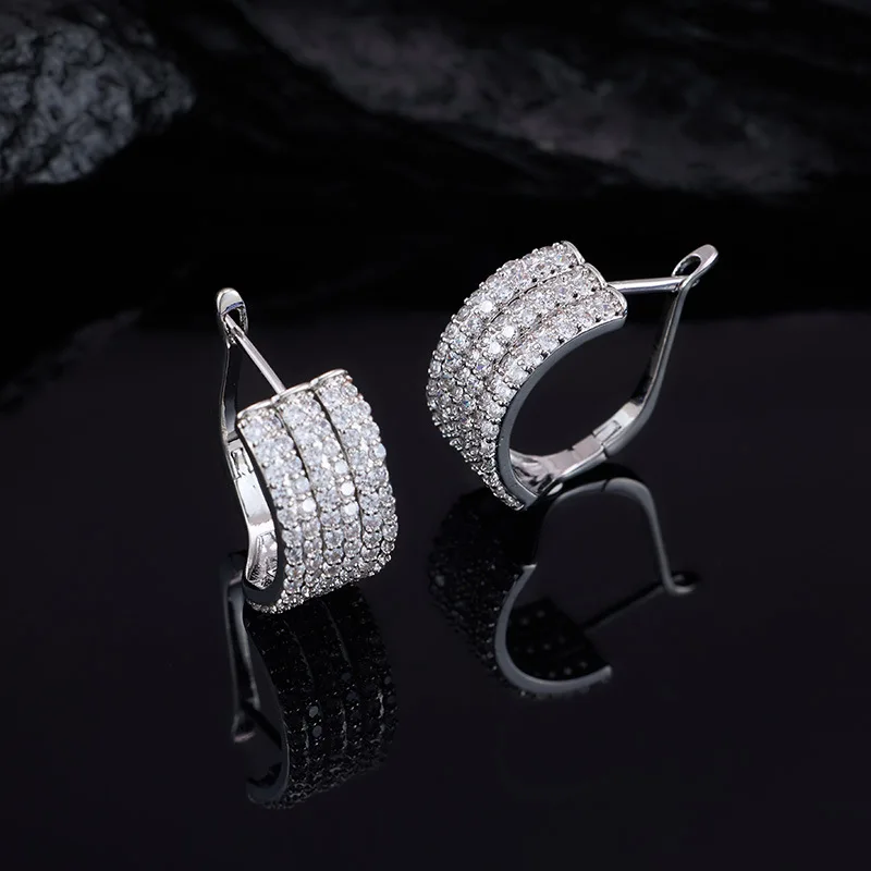 Luxury Color Zircon U-Shaped Ear Buckle Retro Niche Earrings - Advanced Ear Jewelry for Wholesale LYG049