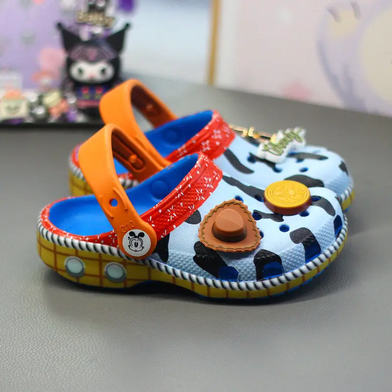 Winnie The Pooh Clogs Unisex Cute Platform Sandals Non Slip Beach Slippers Cartoon Charms Decor Hole Shoes Casual Outdoor Slides