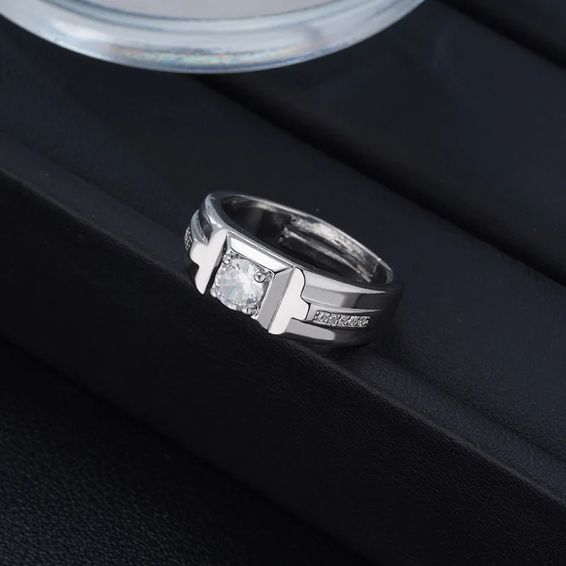New in fashion sparkling diamond mens rings high-end charms luster ring domineering and simple banquet party jewelry gifts