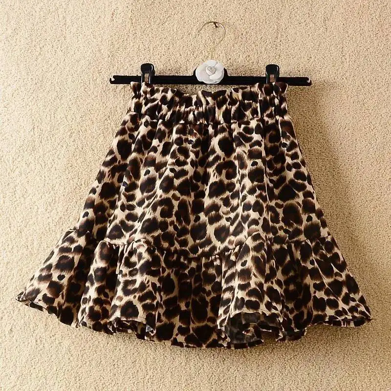2023 الربيع والخريف النسخة الكورية الجديدة تنورة قصيرة الموضة متعددة الاستخدامات المرأة عالية الخصر ضئيلة المنشعب تغطي نصف انتفاخ كبير