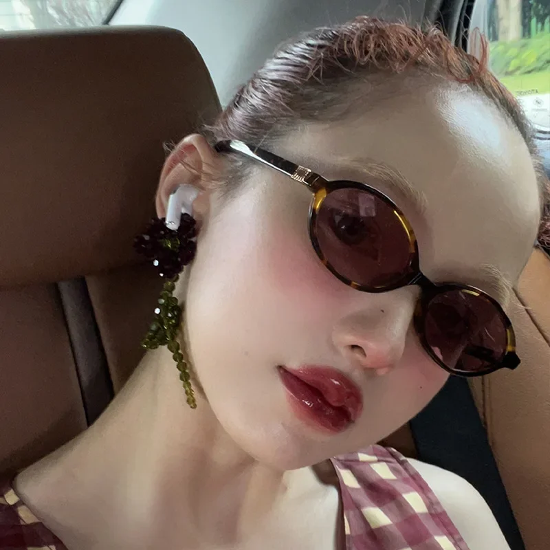 

2025 Korean Fashion Zhang Yuanying's Small Frame Elliptical Retro Sunglasses with Turtles and Plain Face Trendy Glasses