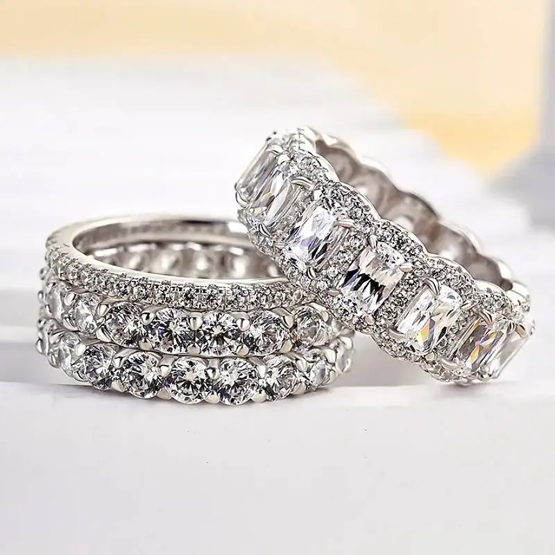 Huitan Wunderschöner silberfarbener Damen-Ring, 4 Stück/Set, mit glänzendem CZ-Stein, trendiges Luxus-Accessoire für Hochzeit, Party, bezaubernder Schmuck