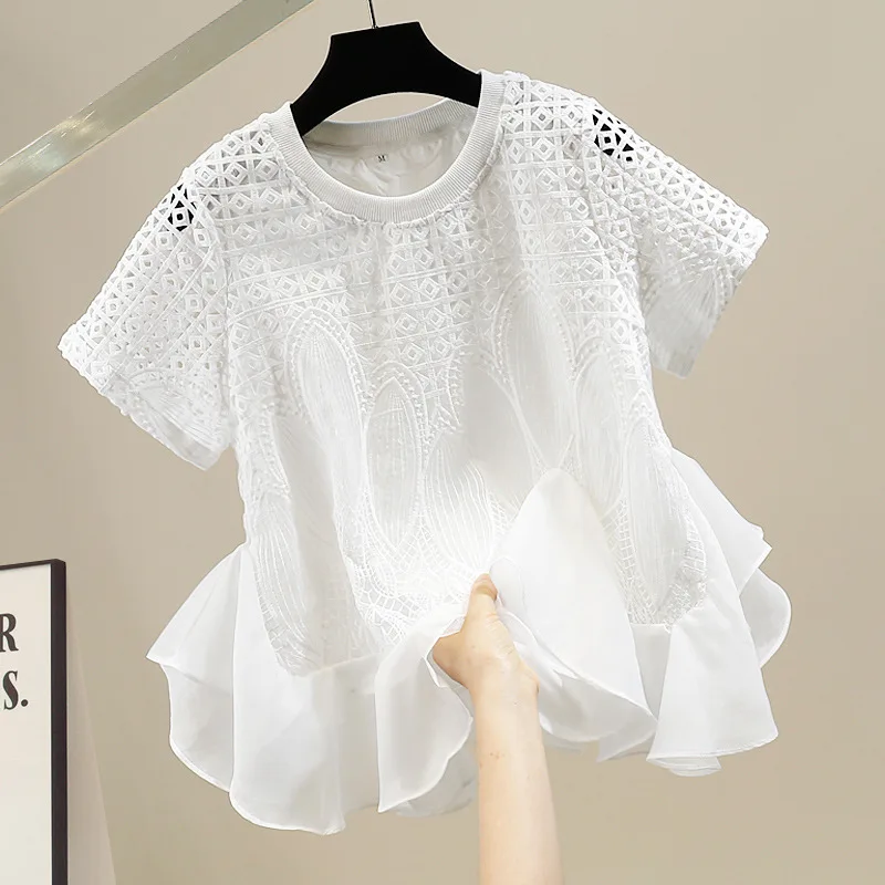 

Водорастворимое кружево, шифоновый подол с рюшами, свободный живот, закрывающий короткий рукав, антивозрастной топ, модный