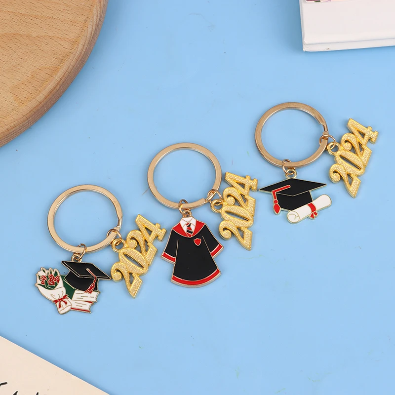 Golden 2024 Graduation Ceremony Keyring Cute Graduation Cap Diploma Baccalaureate Gown Keychain Commemoration Keychain