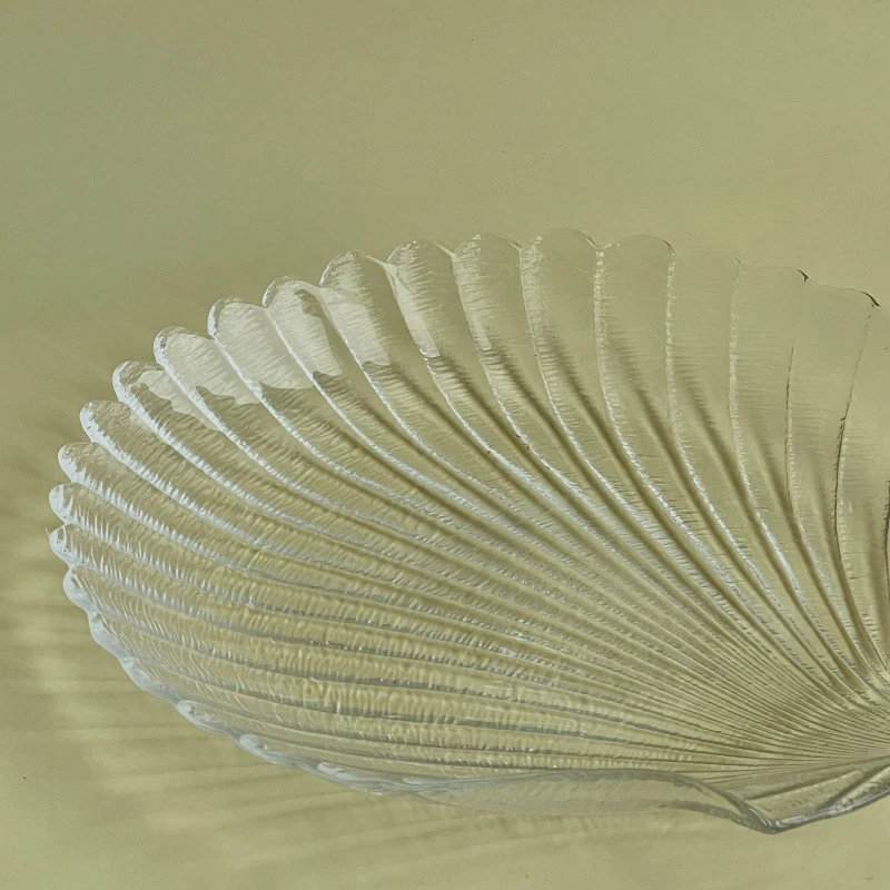 Medieval shell-shaped glass plate, the same style as the fruit ins.