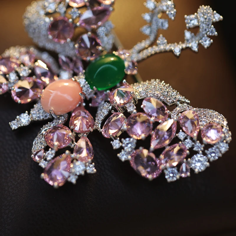 New Heavy Industry Micro inlaid Zircon Butterfly Brooches for Women Men Luxurious Temperament Corsage Coat Suit Accessories Pins