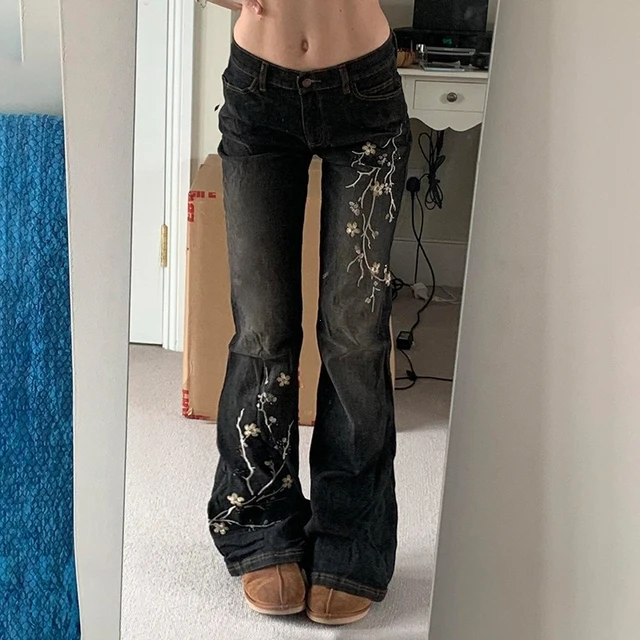 Floral Embroidery Jeans Vintage 2000s Low Rise Flared Jeans Women Retro Y2k Baggy Denim Pants High Street Basic Trousers