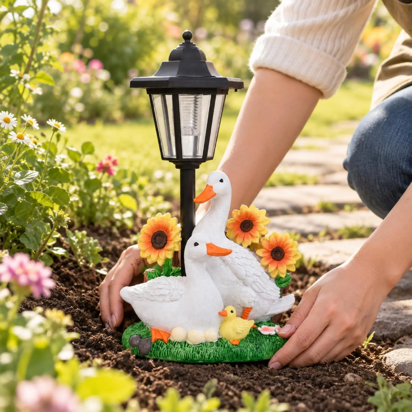 Duck Statue with Solar Lantern Warm Glow Solar Duck Sculpture with Daisy Accents Compact Weather-Resistant for Patio, Lawn