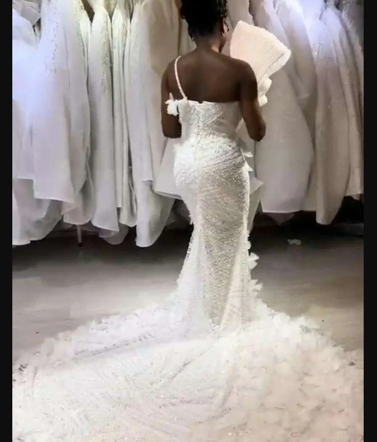 Customized One Shoulder Shinny Heavy Beads Luxury  Mermaid  Wedding Dress Robe De Mariee Handmade Flowers Africa  Bridal Gown